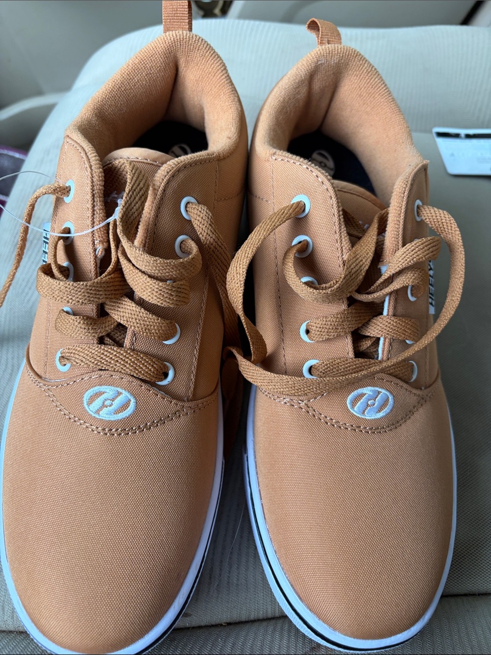 Heelys Tan Canvas Lace-Up Sneakers size 8